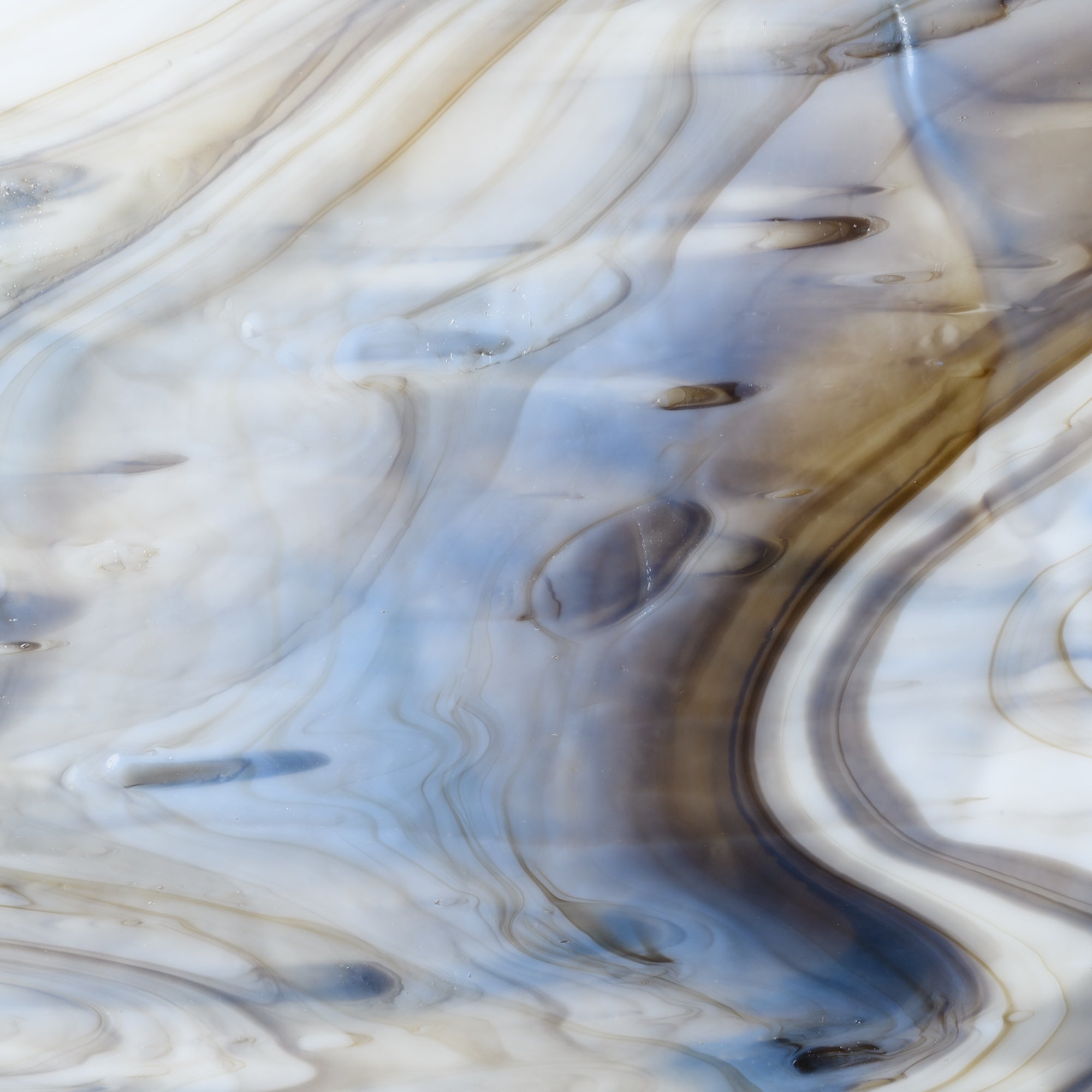 502D Med Grey-Brown, White Opal