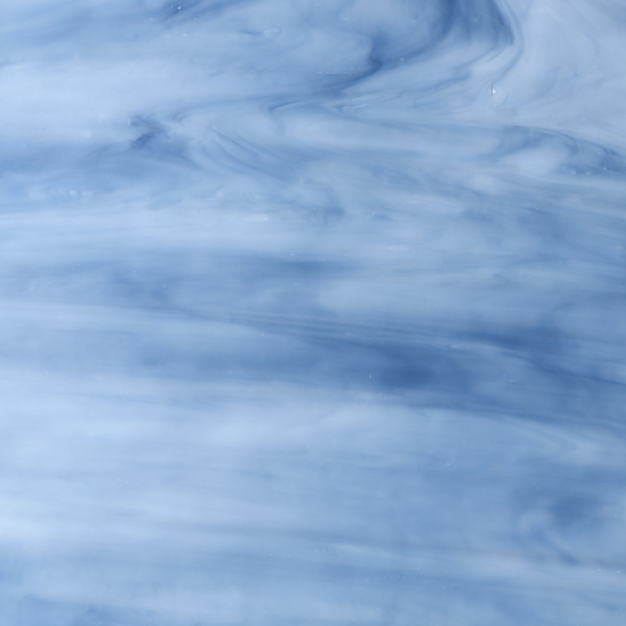 WI562D White, Steel Blue Opal