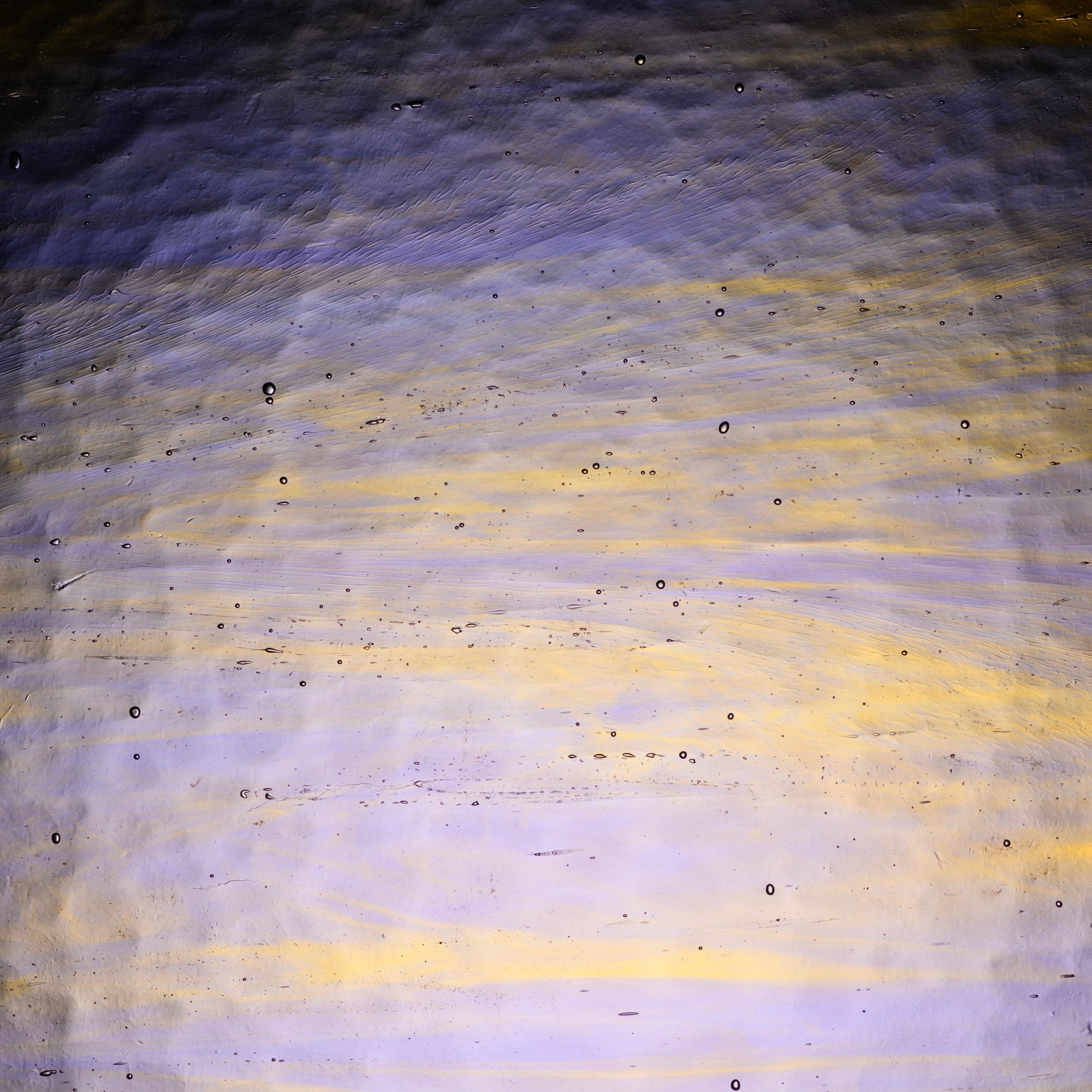 WI 705 LLMY Violet, Medium Amber Streaky Mystic