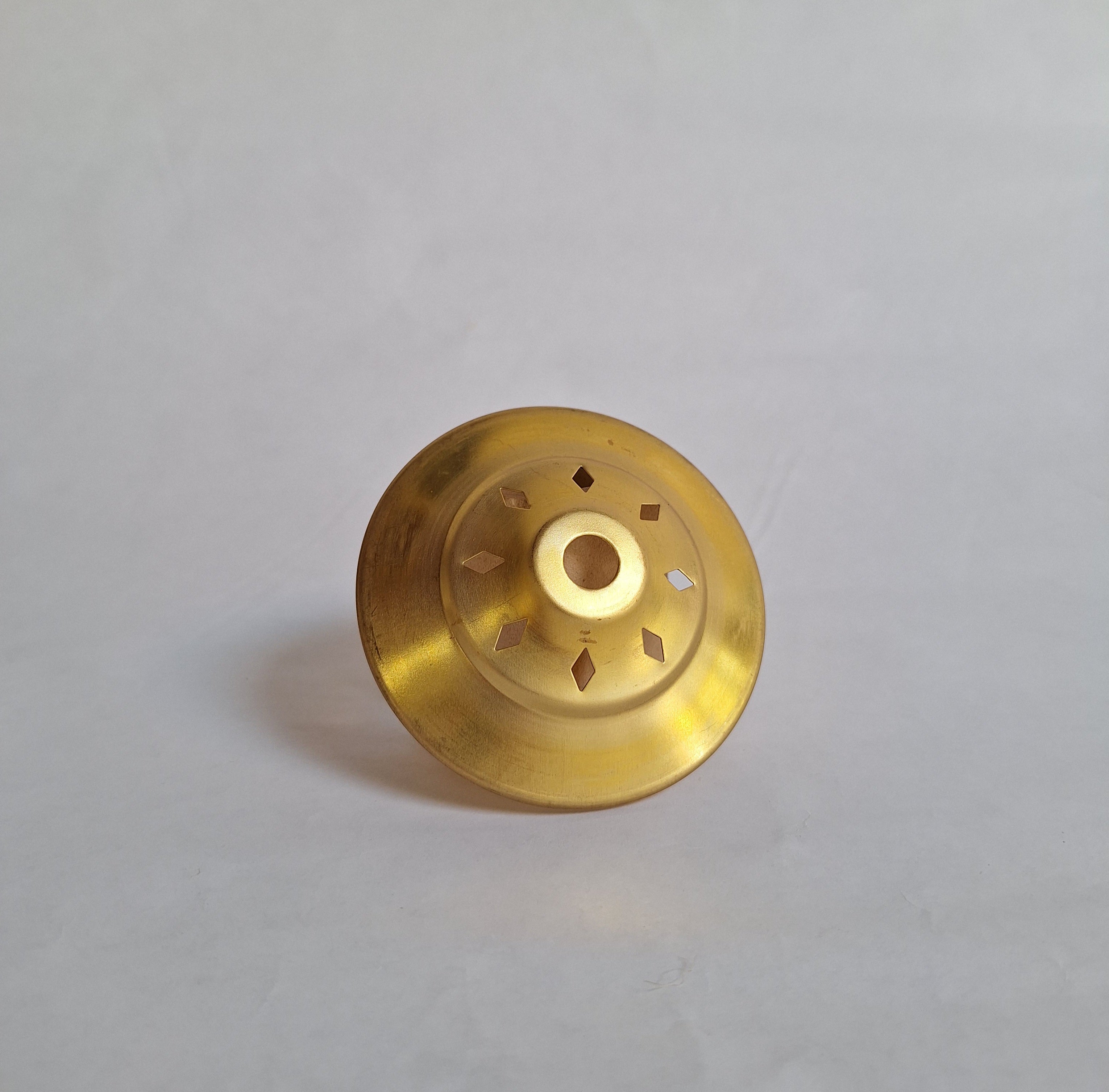 Vented Lamp Vase Cap 3"