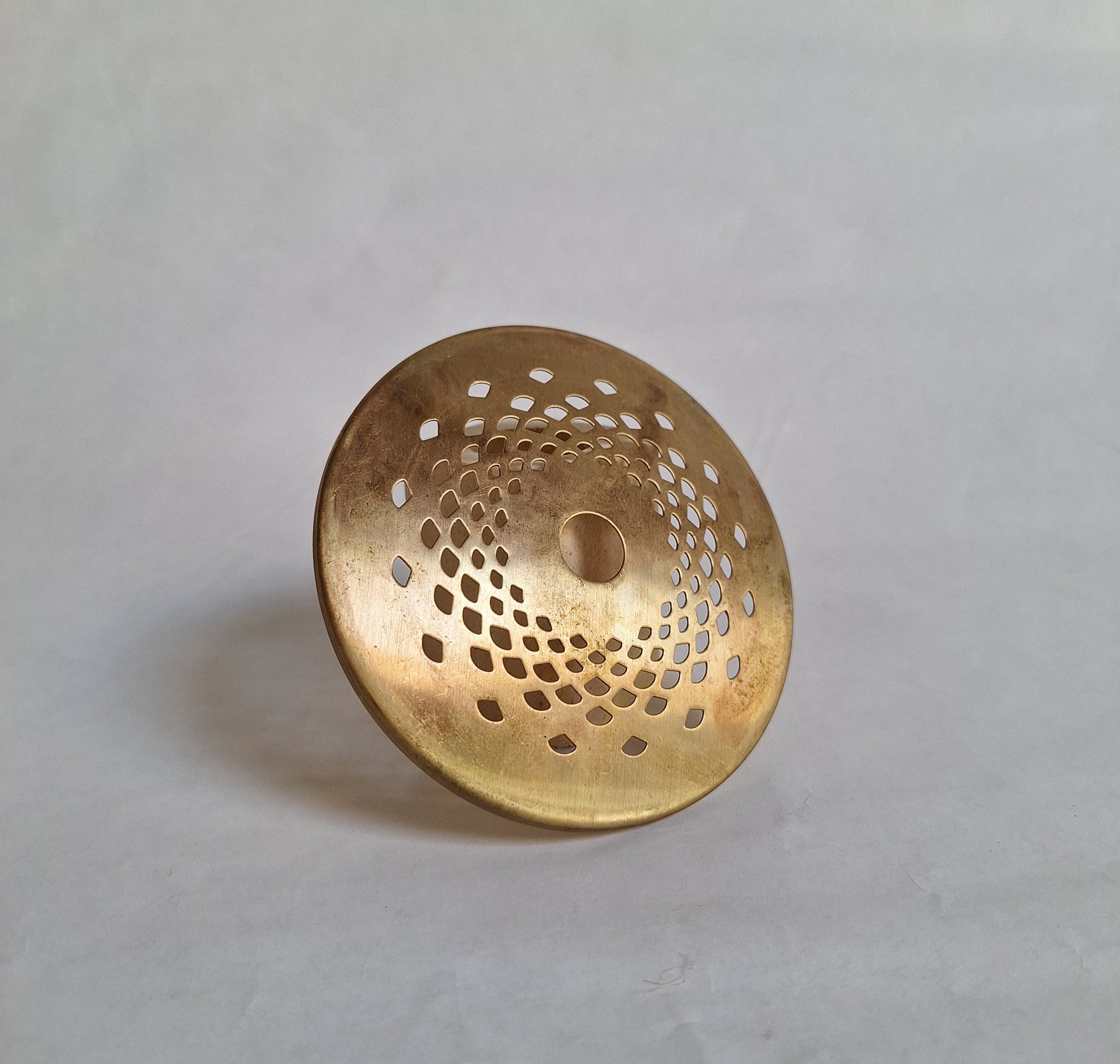 Vented Lamp Vase Cap 3.5"