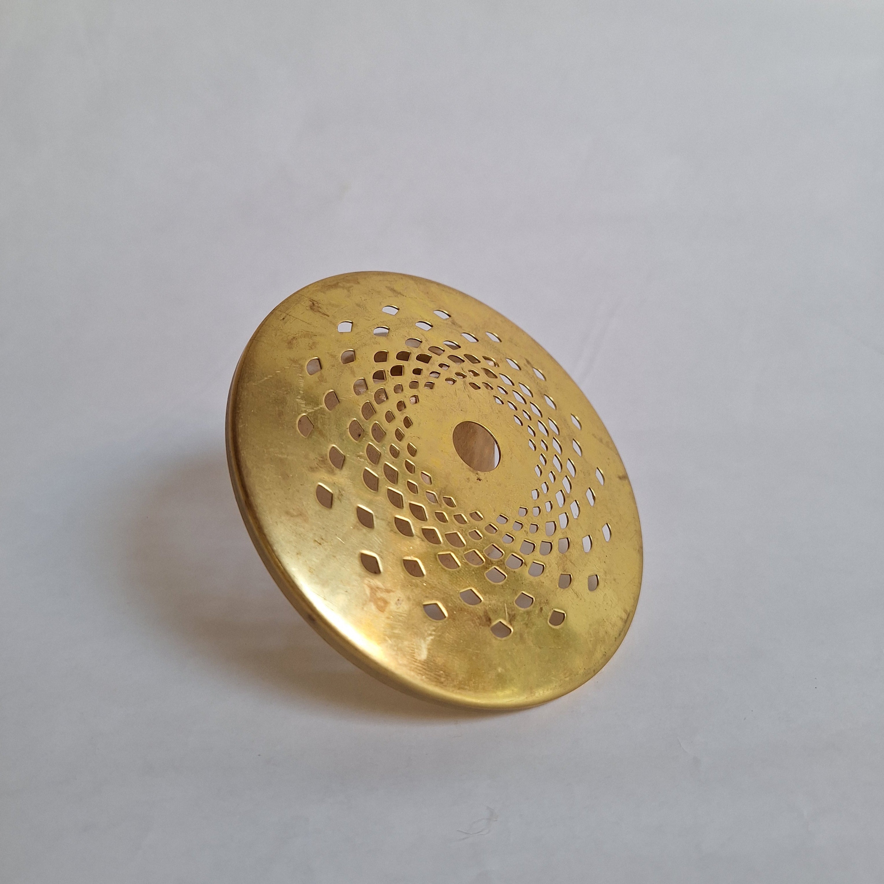 Vented Lamp Vase Cap 4"