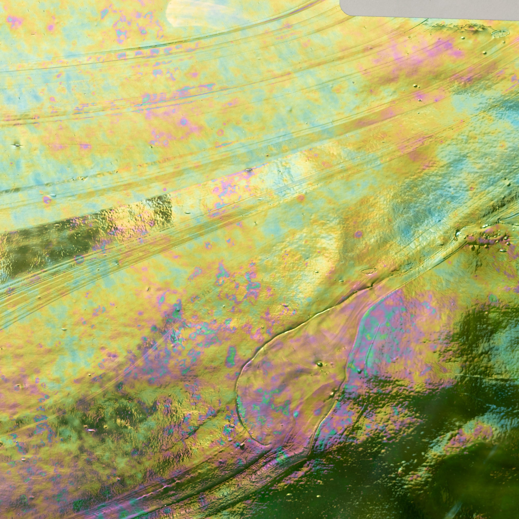 WIWO101IRID Dark Green, White Wispy Iridescent