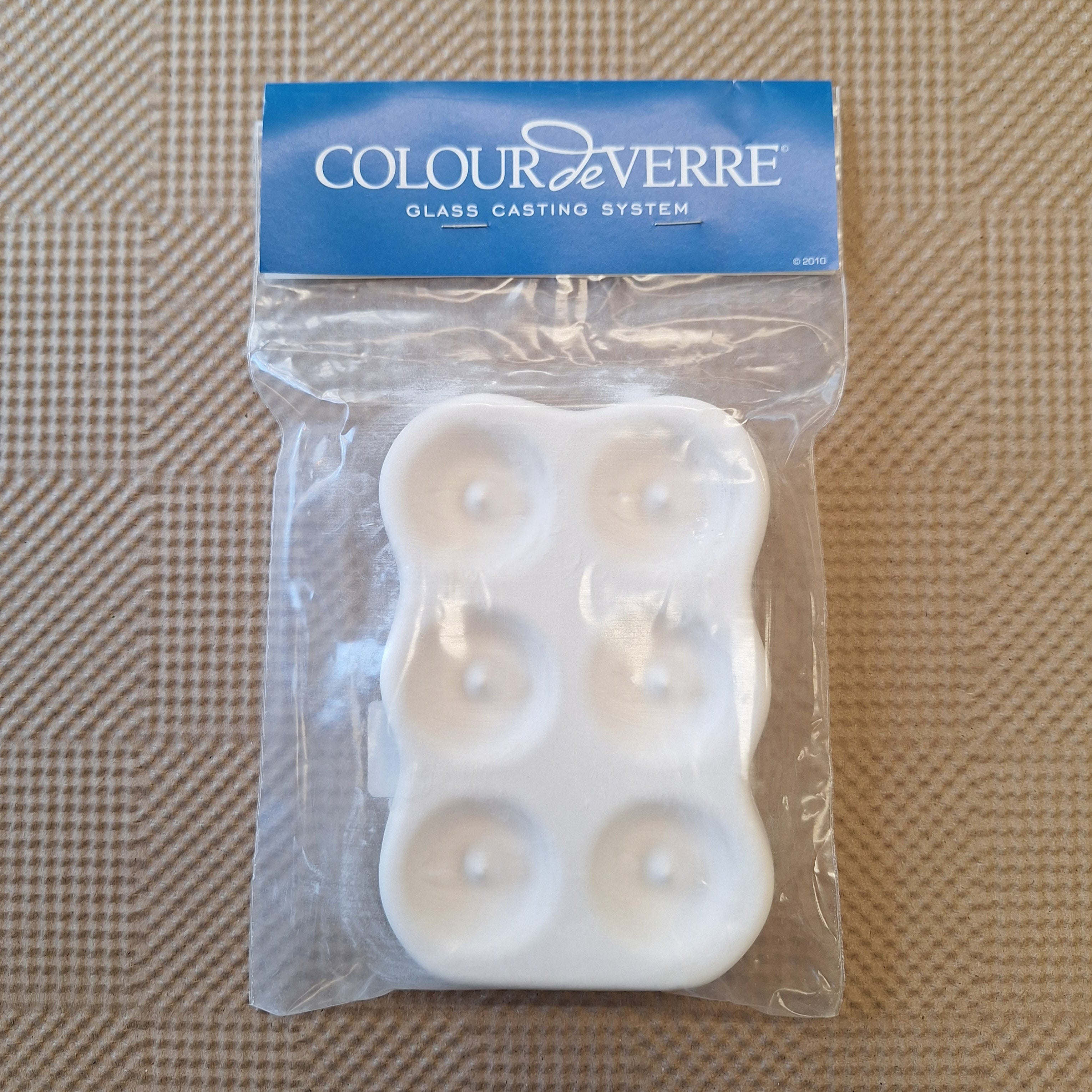 Packaged glass casting mold with 'Colour de Verre' branding on a textured brown background